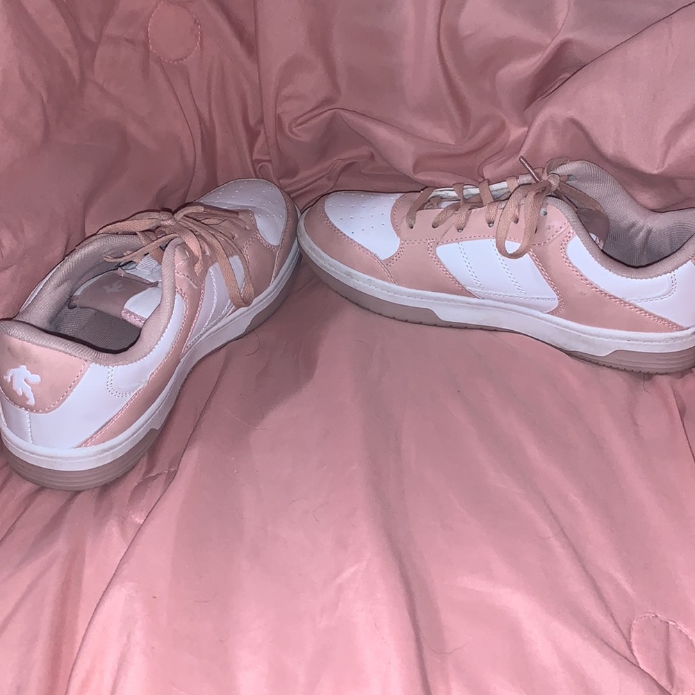SHOES - Picture 4 of 5
